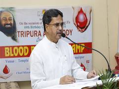 
      
      Tripura CM attends blood donation camps on Sri Sri Ravi b'day
      
      