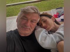 
      
      Hilaria Baldwin recalls visiting hospital with Alec Baldwin
      
      