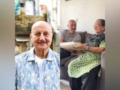 
    Anupam Kher gives special gift to his mother
    