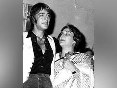 
    Sanjay Dutt remembers late mother Nargis in special post
    