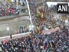 
      
      Chithirai festival: Lord Kallazhagar makes grand entry into Vaiga
      
      