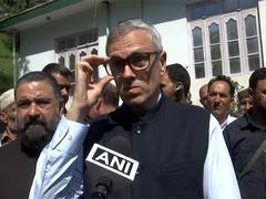 
      
      Omar Abdullah visits shelling victims in Poonch
      
      