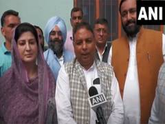 
      
      J-K BJP chief Sat Sharma meets shelling-affected families
      
      