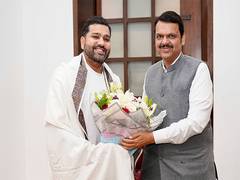 
      
      Devendra Fadnavis meets Rohit Sharma, extends wishes
      
      