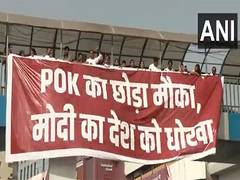 
      
      AAP workers protest in Delhi, criticise Modi government's handlin
      
      
