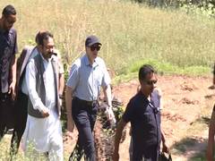 
      
      J-K: Omar Abdullah visits Uri, interacts with locals 
      
      