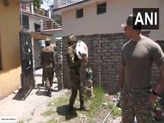 
      
      Army aids shelling-hit residents near LoC in Poonch
      
      