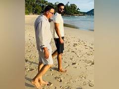 
      
      Sham Kaushal shares heartfelt birthday note for son Vicky Kaushal
      
      