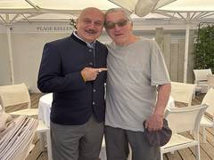 
    Anupam Kher meets with actor, friend Robert De Niro
    