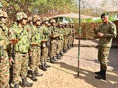 
      
      J-K: Northern Army Commander visits Poonch, Naushera
      
      