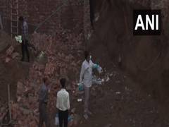 
      
      Building collapses in Delhi’s Paharganj
      
      