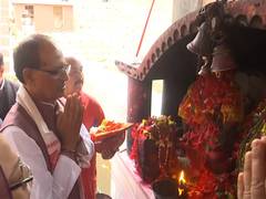 
      
      Shivraj Singh Chouhan offers prayers at Maa Kamakhya Temple in Gu
      
      