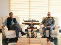 
      
      Defence Secretary visits Eastern Naval Command at Visakhapatnam 
      
      