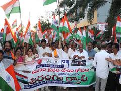 
      
      Telangana: Scuffle at BJP's Tiranga Rally in Khammam 
      
      