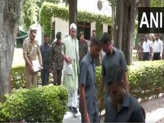
      
      JK : LG Manoj Sinha visits Poonch, meets Indian Army and BSF Pers
      
      