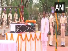 
      
      Chhattisgarh CM pays tribute to braveheart CoBRA commando
      
      