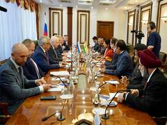 
      
      All-party delegation led by Kanimozhi meets Russian lawmakers
      
      