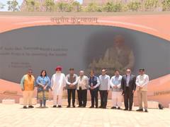 
      
      All-party delegation led by Shrikant Shinde visits BAPS temple
      
      