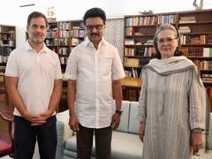 
      
      TN CM Stalin meets Sonia Gandhi, Rahul ahead of NITI Aayog meet
      
      