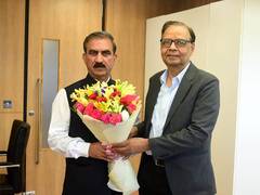
      
      Himachal CM meets Finance Commission Chairman 
      
      