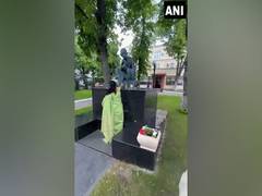 
      
      Party delegation pays floral tribute to Mahatma Gandhi in Russia
      
      