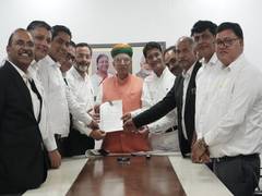 
      
      Delhi Bar leaders meet Union Law Minister Arjun Ram Meghwal 
      
      
