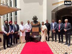 
      
      All-Party Delegation at Doha pays tribute to Mahatma Gandhi
      
      