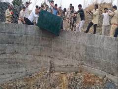 
      
      MP: 8-month-old leopard rescued from 112 feet deep well
      
      