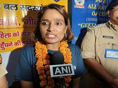 
      
      CISF's Geeta Samota scripts history, scales Everest
      
      