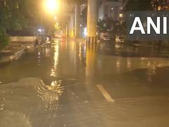 
      
      Mumbai: Heavy rains cause waterlogging in parts of Khar
      
      