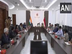 
      
      India's all-party delegation meets Indonesia's Vice Minister of F
      
      