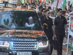 
      
      PM Modi holds roadshow in Patna
      
      
