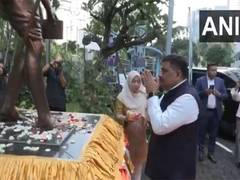 
      
      All-party delegation pays tribute to Mahatma Gandhi in Jakarta
      
      