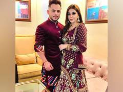 
      
      Singer Milind Gabba, wife Pria blessed with twins
      
      