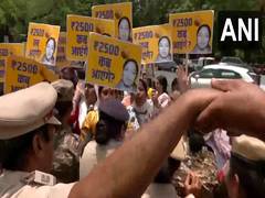 
      
      Police detains AAP workers protesting against Delhi government
      
      
