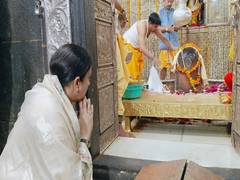 
      
      BJP leader Smriti Irani offers prayers at Mahakaleshwar Temple
      
      
