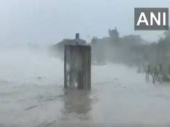 
      
      Brahmaputra level rises, Guwahati waterlogged
      
      