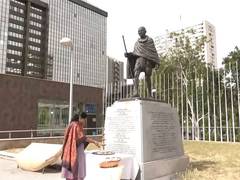 
      
      Kanimozhi-led delegation pays tribute to Mahatma Gandhi
      
      
