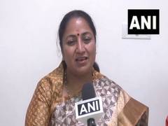 
      
      Delhi CM Rekha Gupta meets Swami Chidanand Saraswati in Rishikesh
      
      