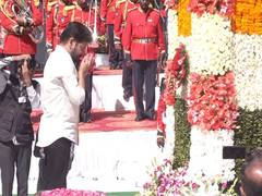 
      
      Statehood day: Telangana CM honours martyrs with floral tribute 
      
      