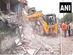 
      
      Delhi: Demolition drive near railway line in Wazirpur 
      
      