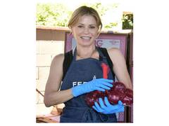 
      
       Julie Bowen didn’t expect to be in Happy Gilmore 2 
      
      