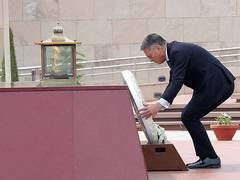 
      
      Australian Def Min lays wreath at National War Memorial
      
      