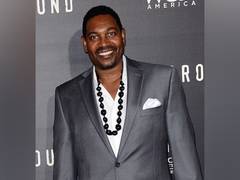 
      
      Mykelti Williamson recalls working with Tom Hanks 
      
      