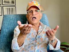 
      
       Annu Kapoor urges people to keep surroundings clean
      
      