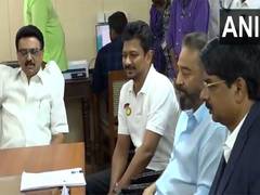 
      
      MNM chief Kamal Haasan files his nomination for Rajya Sabha at TN
      
      