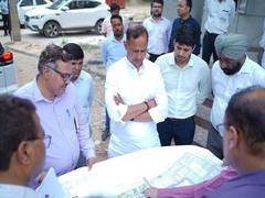 
      
      Delhi Minister Ravinder Indraj inspects facility in Narela
      
      