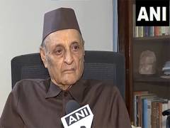 
      
      Congress’ Karan Singh lauds Modi govt for railway projects in JK 
      
      