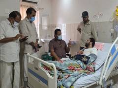 
      
      Thrissur: Suresh Gopi meets Shine Tom Chacko in hospital
      
      