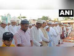 
      
      BJP leader Shahnawaz Hussain offers namaz in Supaul on Eid al-Adh
      
      